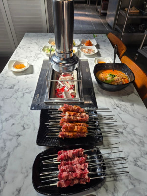 강남 양꼬치 맛집, 분위기 좋은 양꼬치 전문점에서 신선한 재료로 만든 최고의 양꼬치를 즐기세요!