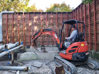 철거전문업체 다량의 철거 장비를 보유한 신화개발