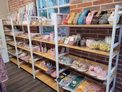 [경남] 김해 삼계동 소품샵 장신대역 문구 리빙 졸업식 꽃다발 , 로하