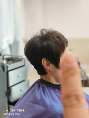 컷트전문점 빛헤어에서 짧은 커트를 해보았어요